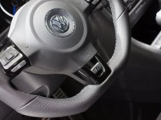 画像2: 【OUTLET】VW ステアリングバッジ "New R" ブラック (2)